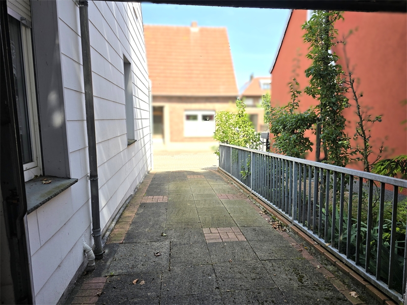 Blick aus der Garage zur Stra� Einfamilienhaus Greven