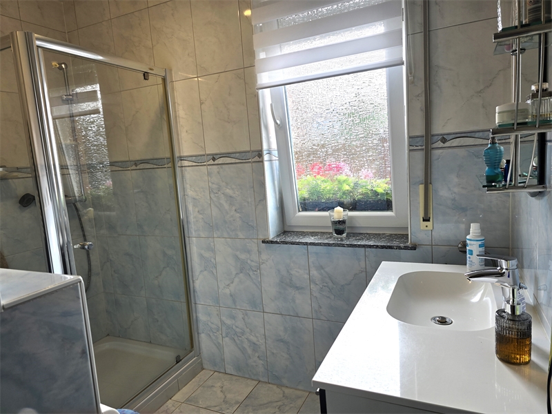 G�ste-WC mit Dusche Einfamilienhaus Lotte