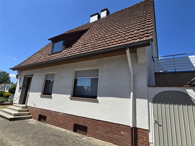 Seitenansicht Eingang Ostseite Einfamilienhaus Lotte
