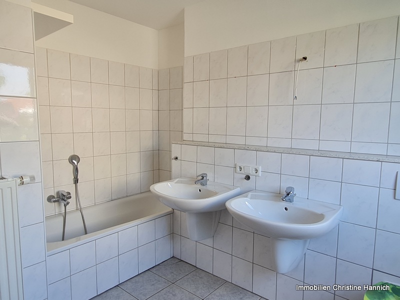 Badezimmer OG Doppelhaush�lfte Lotte