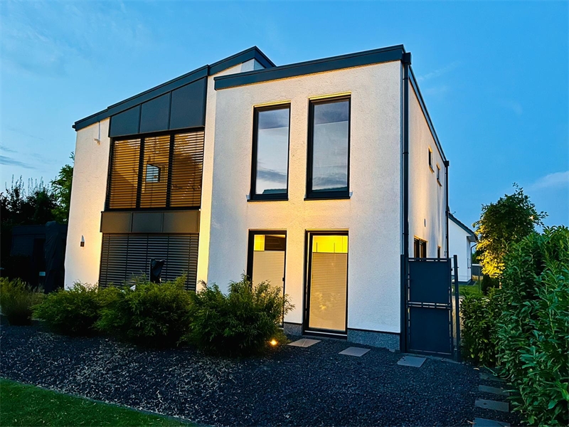 Blick vom Garten mit Beleuchtu Einfamilienhaus Rieste