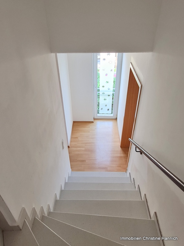 Massive Treppe DGOG Doppelhaush�lfte Lotte