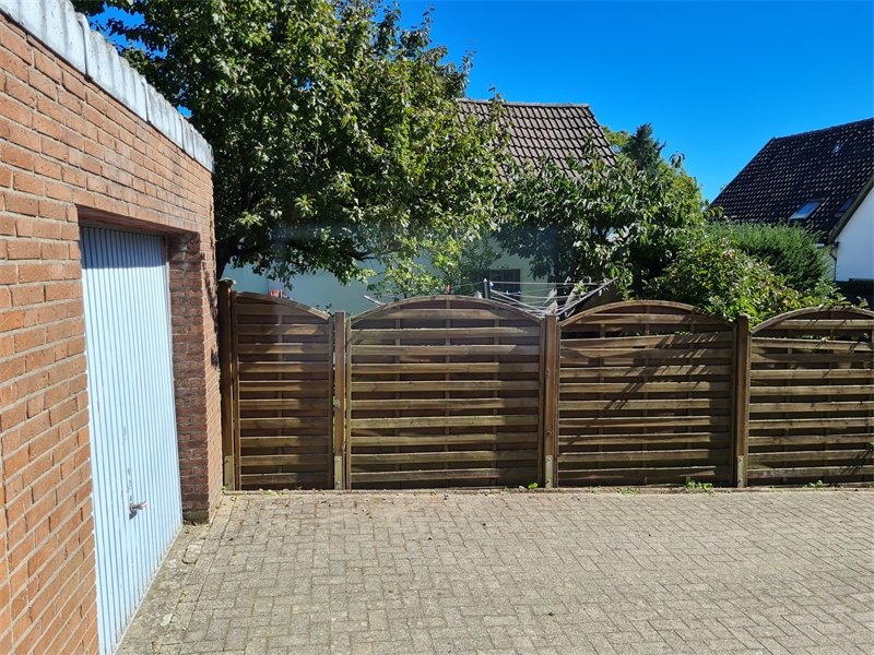 Blick zur Garage Einfamilienhaus Bramsche