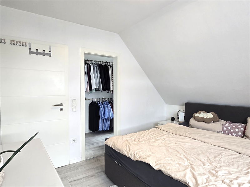 Schlafzimmer1 mit Ankleide Einfamilienhaus Rieste