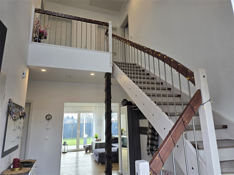 Eingangsbereich mit Treppe und Einfamilienhaus Westerkappeln