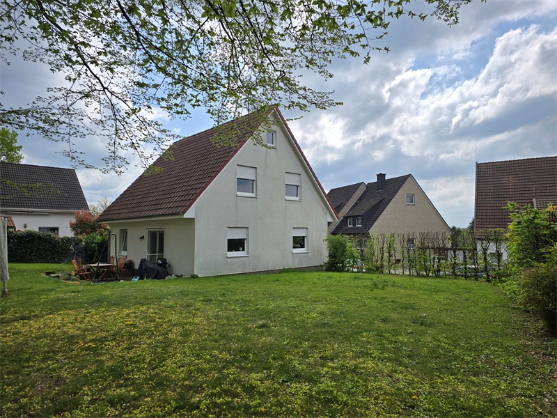 Blick aus dem Garten zur Immob Einfamilienhaus Osnabr�ck