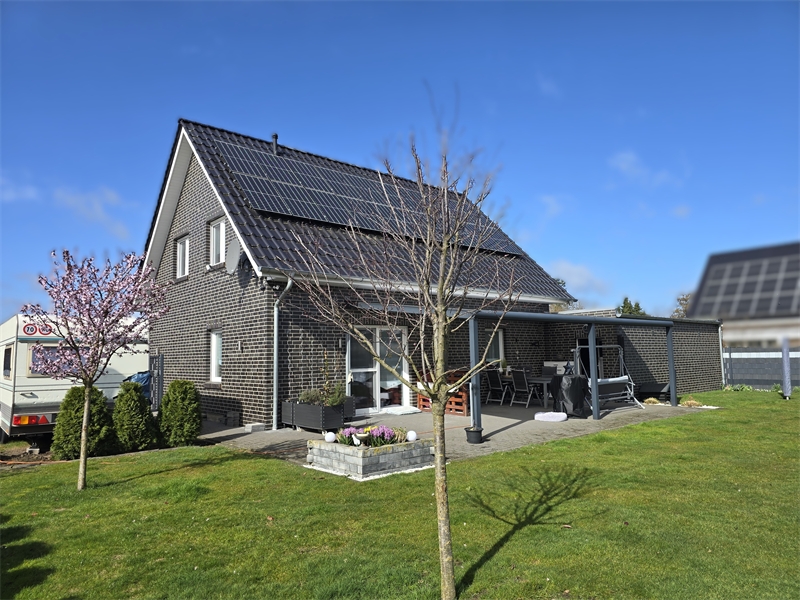 Blick vom Garten zur Hausr�cks Einfamilienhaus Rieste