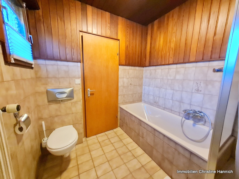 Badezimmer mit Badewanne und D Einfamilienhaus Ibbenb�ren