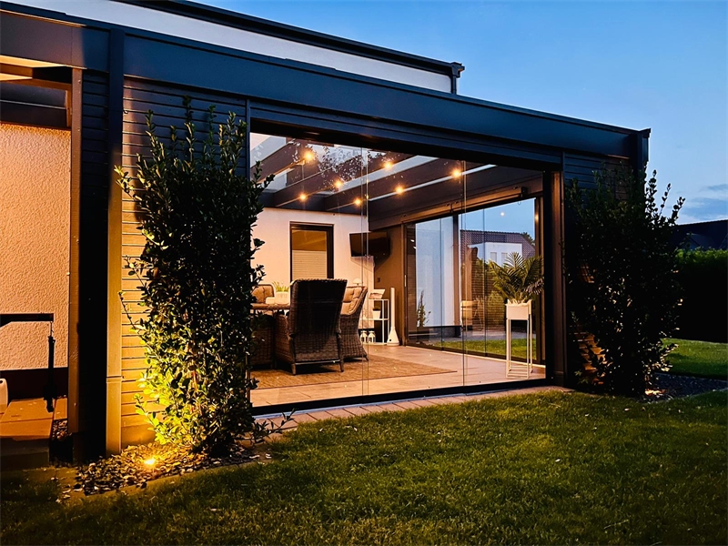 Wintergarten am Abend Einfamilienhaus Rieste