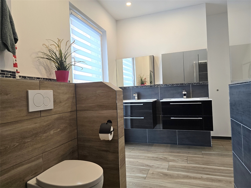 Badezimmer DG Blick von der Wa Einfamilienhaus Westerkappeln