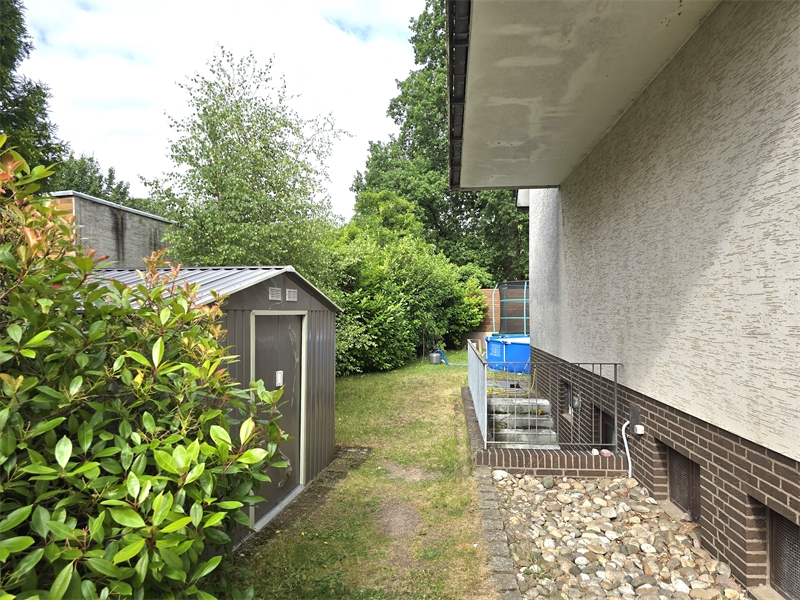 Seitenweg in den Garten Mehrfamilienhaus Osnabr�ck