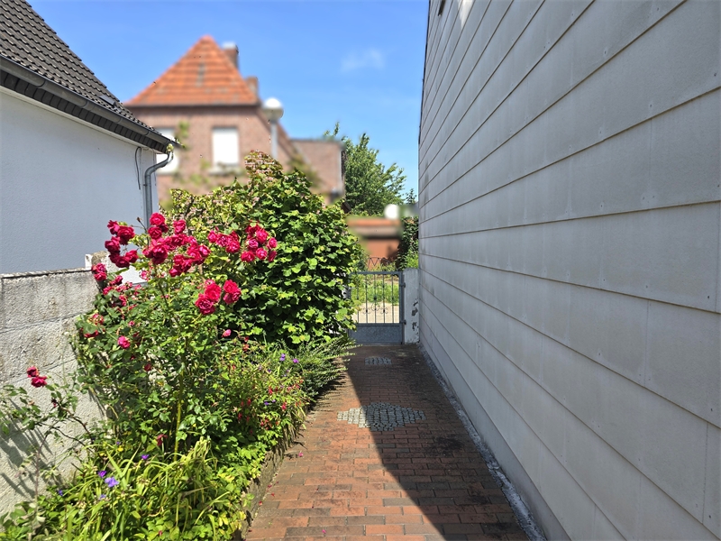 Seiteweg zur Stra�e Einfamilienhaus Greven
