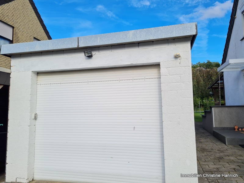 Garage mit elektrischem Rollto Einfamilienhaus Osnabr�ck