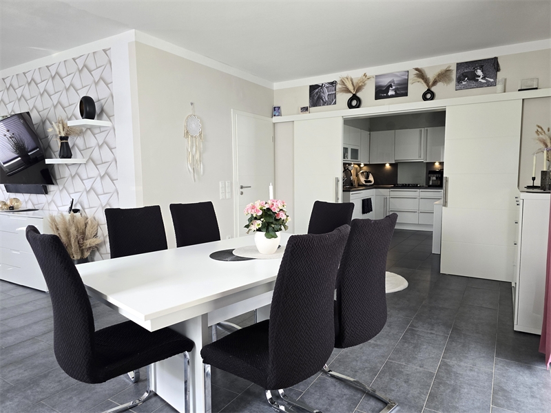 Essbereich mit Blick zur K�che Einfamilienhaus Rieste