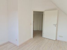 Schlafzimmer Flurseite VERKAUFT! Charmantes modernisiertes Reihenmittelhaus in sch�ner Siedlungslage im Bieterverfahren