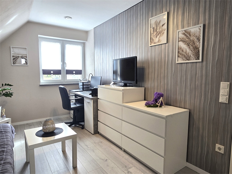 Schlafzimmer2 aktuell B�ro Einfamilienhaus Rieste