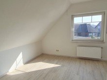 Schlafzimmer Fensterseite VERKAUFT! Charmantes modernisiertes Reihenmittelhaus in sch�ner Siedlungslage im Bieterverfahren