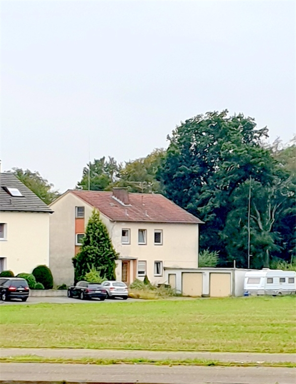 Stra�enansicht zur Immobilie Einfamilienhaus Bielefeld