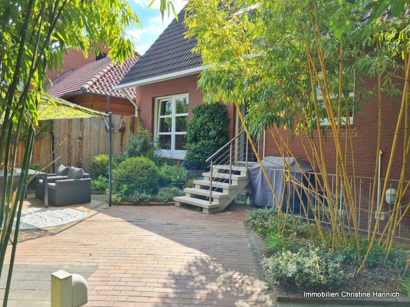 Gartenzugang mit Terrasse Einfamilienhaus Lotte