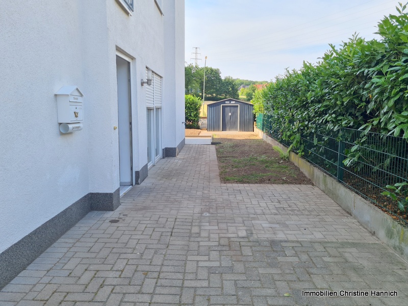 Weg in den Garten Doppelhaush�lfte Lotte