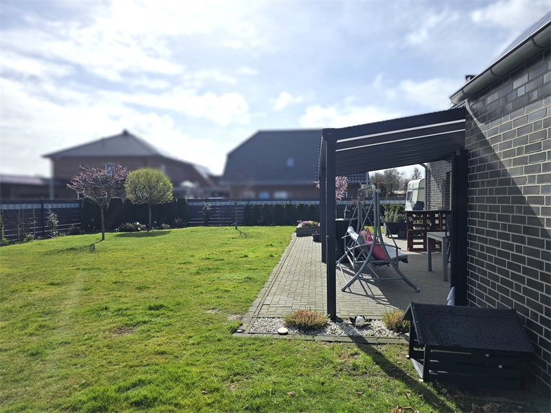 Terrasse und Garten Einfamilienhaus Rieste