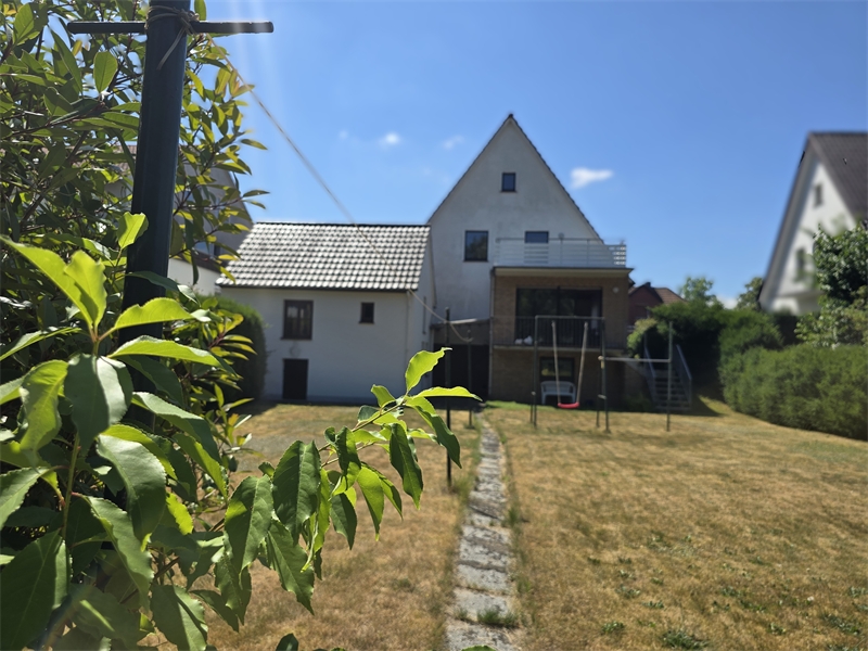 Blick aus dem Garten zum Haus Einfamilienhaus Lotte